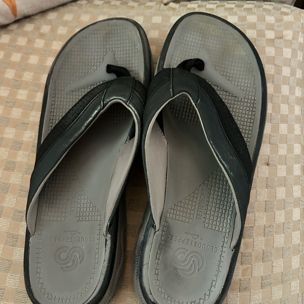 Clark’s Men's Black Flip Flops size 10